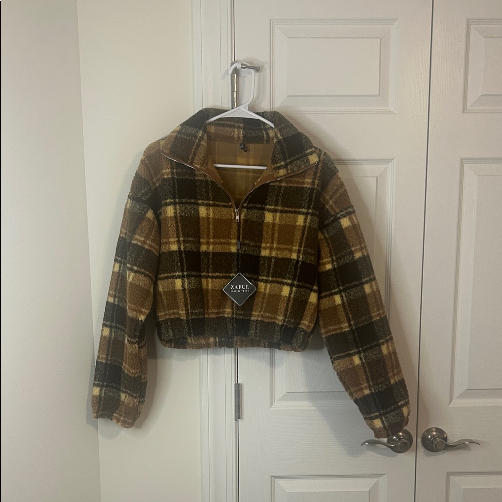Women’s Cropped Plaid Fleece Jacket in Brown and Tan